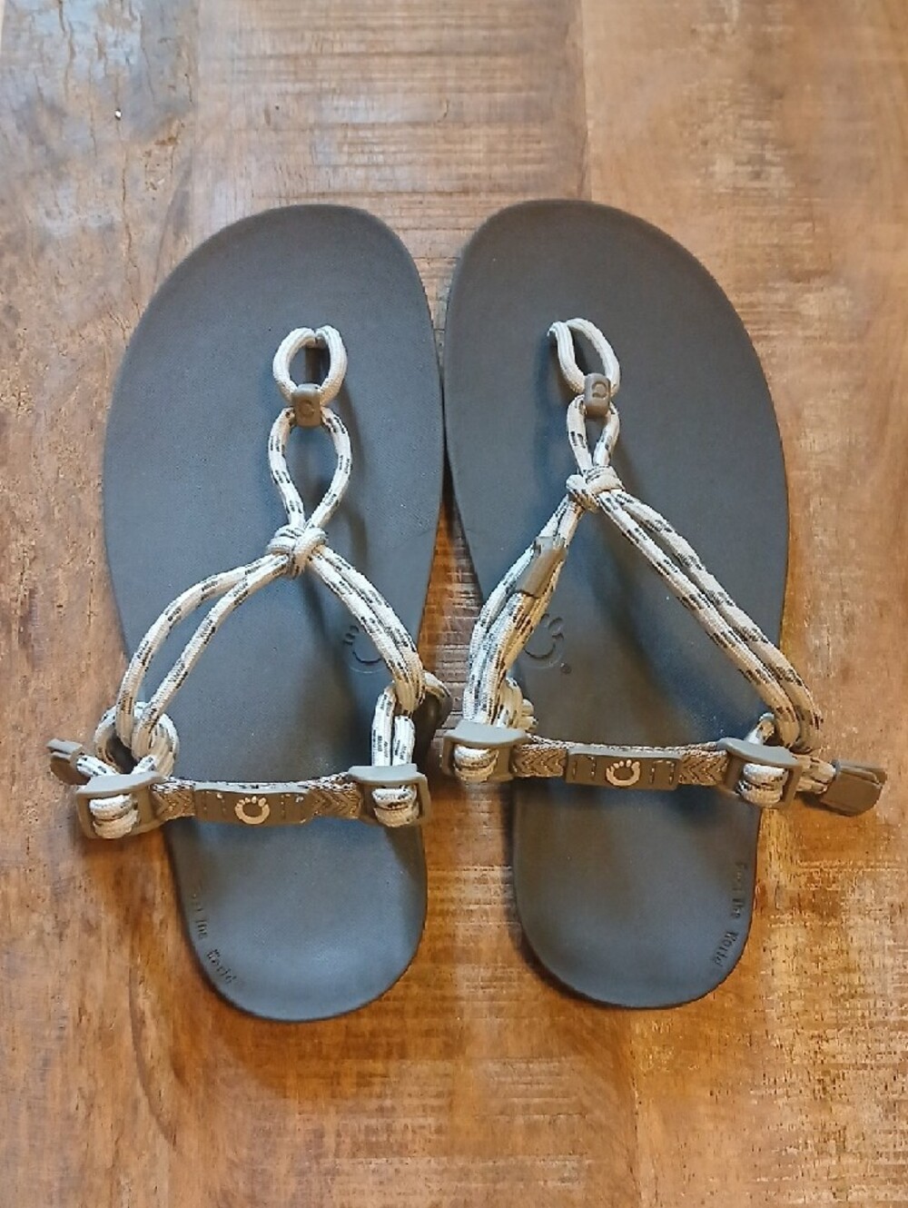 XeroShoes FeelTheWorld Women sz 9 or Mens Sz 8 Gray& White(newcolor) - Picture 3 of 6